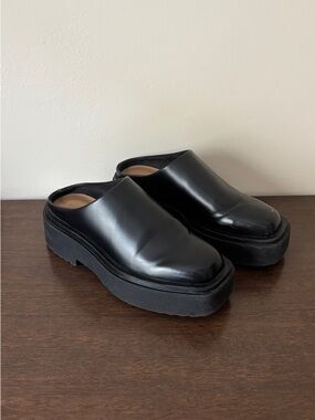 Platform Clogs in black 38
